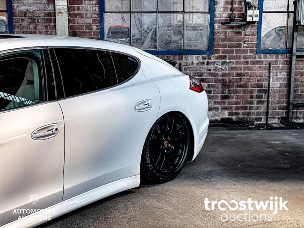 Porsche Panamera S 4.8 V8 400pk 2010