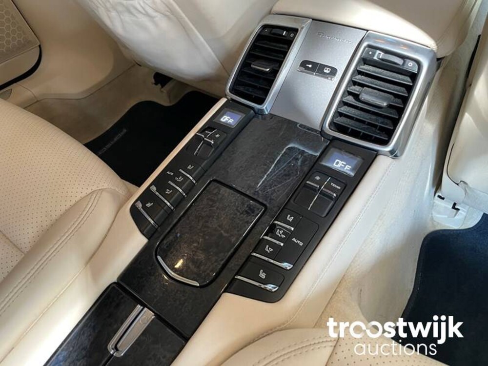 Porsche Panamera S 4.8 V8 400pk 2010