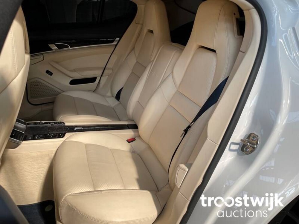 Porsche Panamera S 4.8 V8 400pk 2010