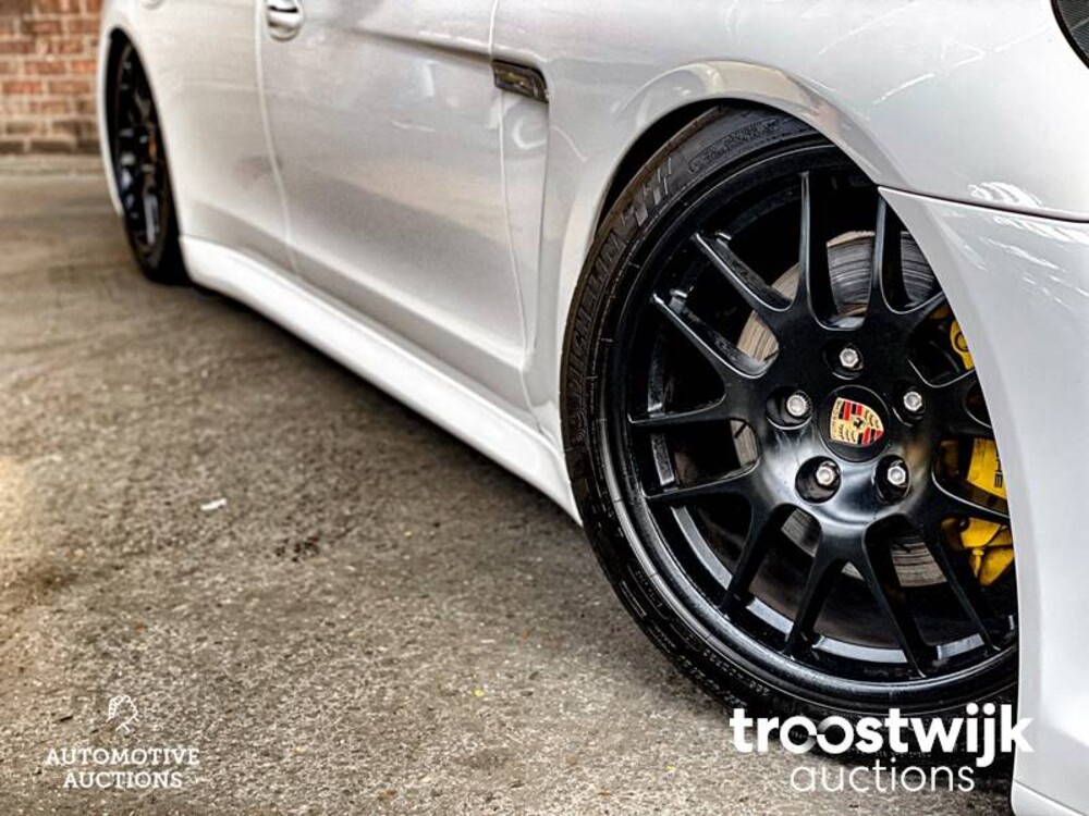 Porsche Panamera S 4.8 V8 400pk 2010