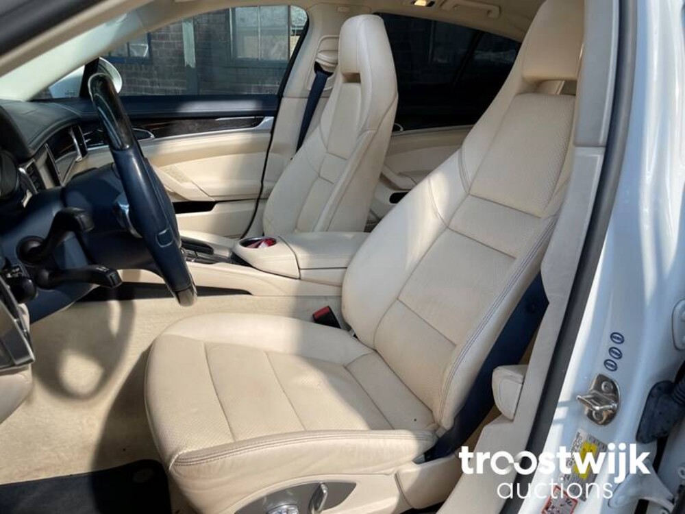 Porsche Panamera S 4.8 V8 400pk 2010