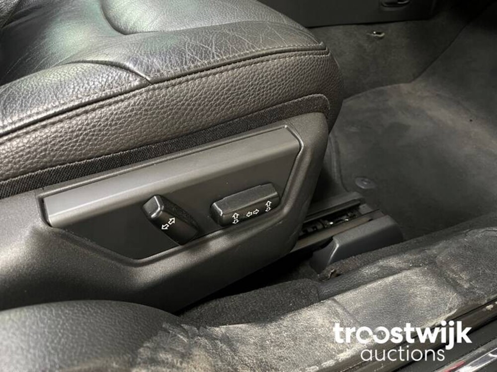 Volvo V70 2.5T youngtimer 210pk 2005 youngtimer 210PK 2005