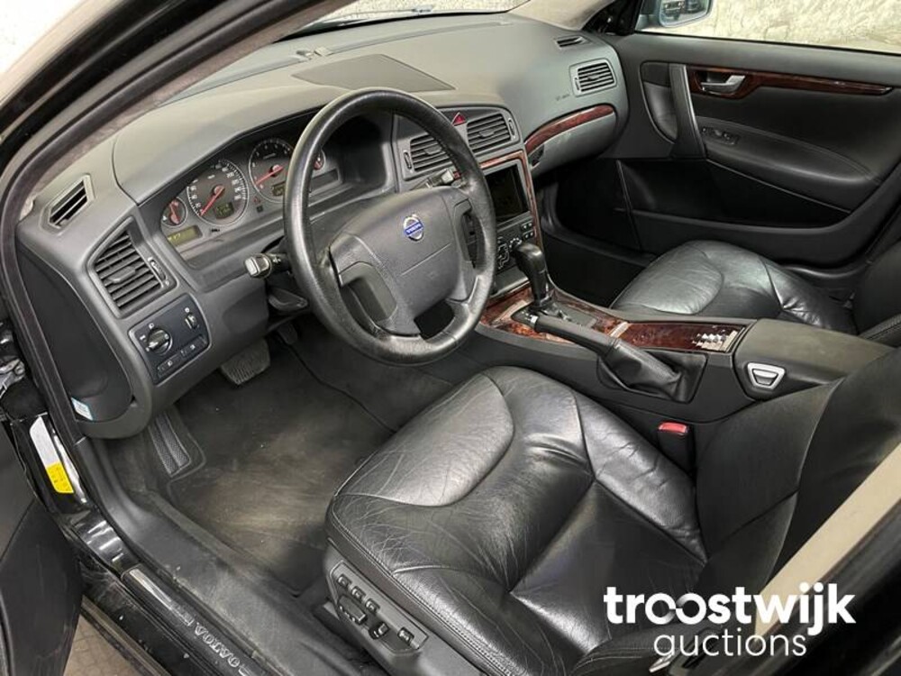 Volvo V70 2.5T youngtimer 210pk 2005 youngtimer 210PK 2005