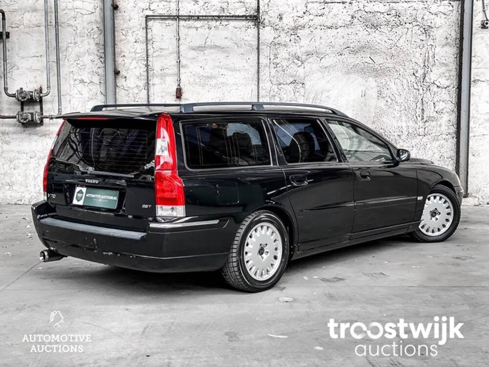 Volvo V70 2.5T youngtimer 210pk 2005 youngtimer 210PK 2005