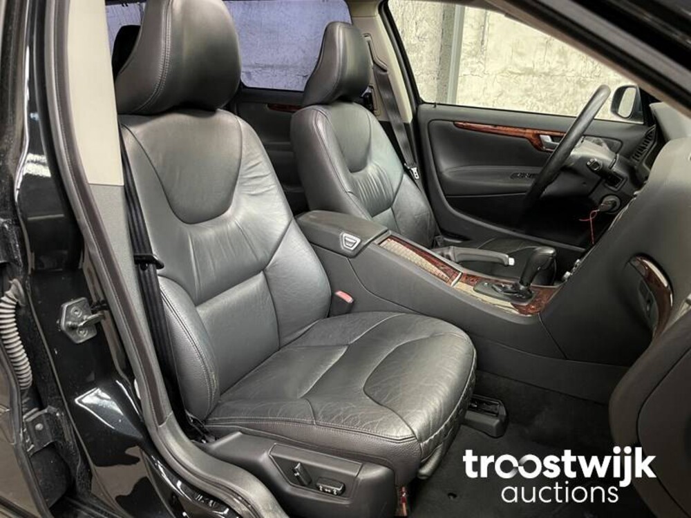 Volvo V70 2.5T youngtimer 210pk 2005 youngtimer 210PK 2005