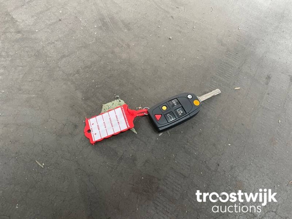 Volvo V70 2.5T youngtimer 210pk 2005 youngtimer 210PK 2005