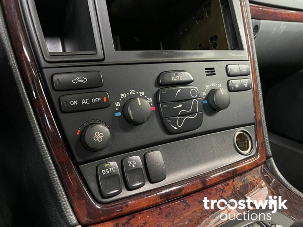 Volvo V70 2.5T youngtimer 210pk 2005 youngtimer 210PK 2005