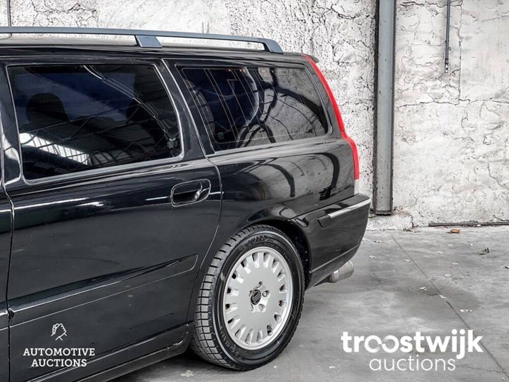 Volvo V70 2.5T youngtimer 210pk 2005 youngtimer 210PK 2005