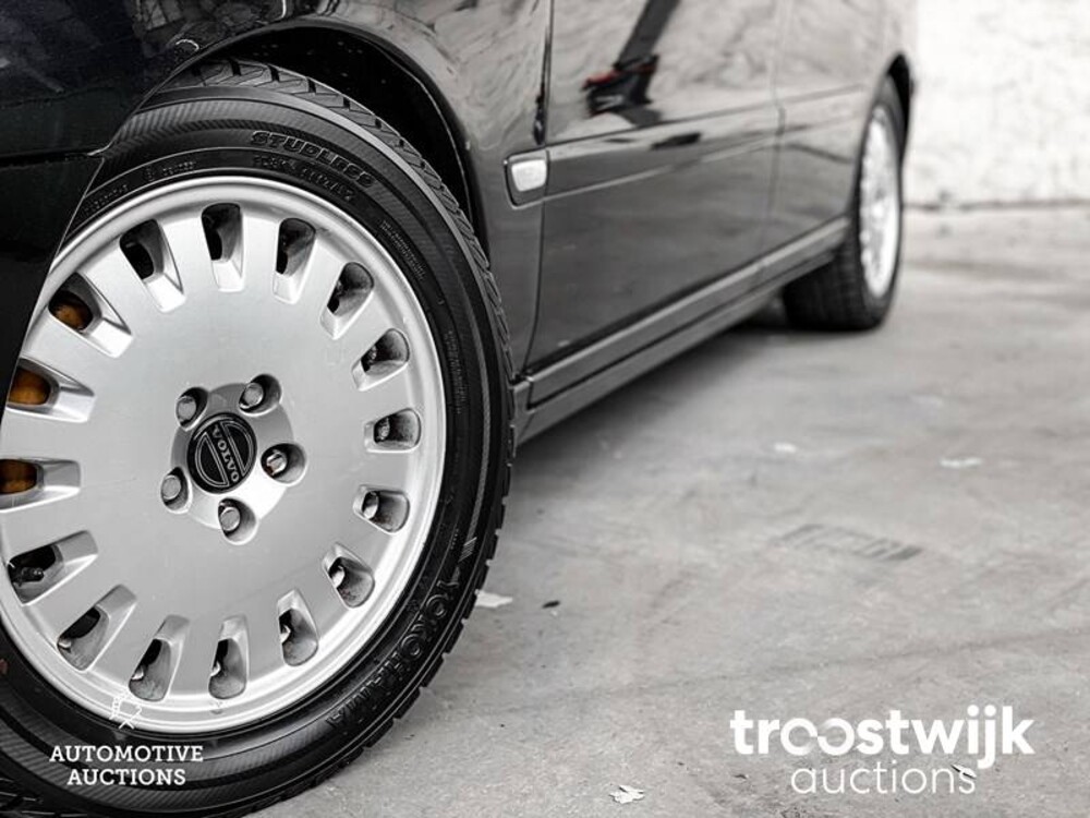 Volvo V70 2.5T youngtimer 210pk 2005 youngtimer 210PK 2005