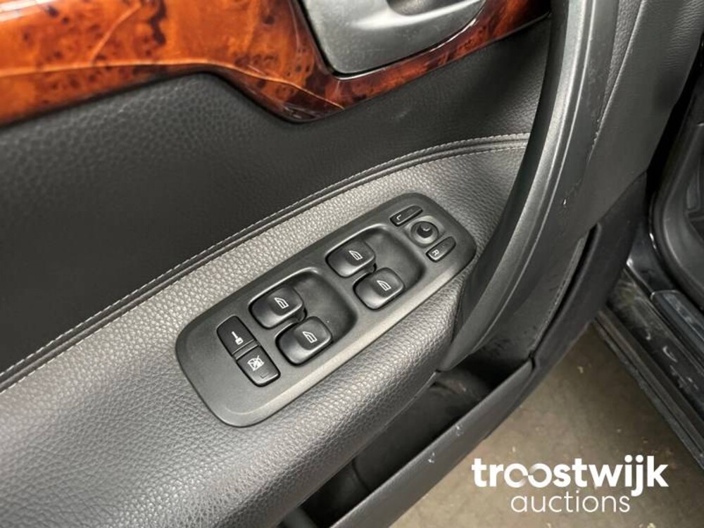 Volvo V70 2.5T youngtimer 210pk 2005 youngtimer 210PK 2005