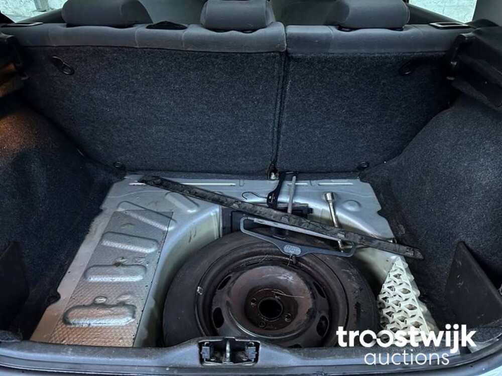 Peugeot 307 1.6-16V XT 109pk 2004 -Orig. NL-, 09-PL-JS