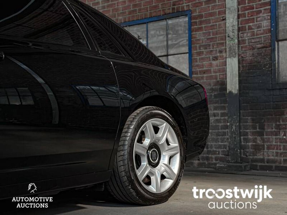 Rolls-Royce Ghost EWB 6.6 V12 (Extended Wheel Base) 571pk 2011