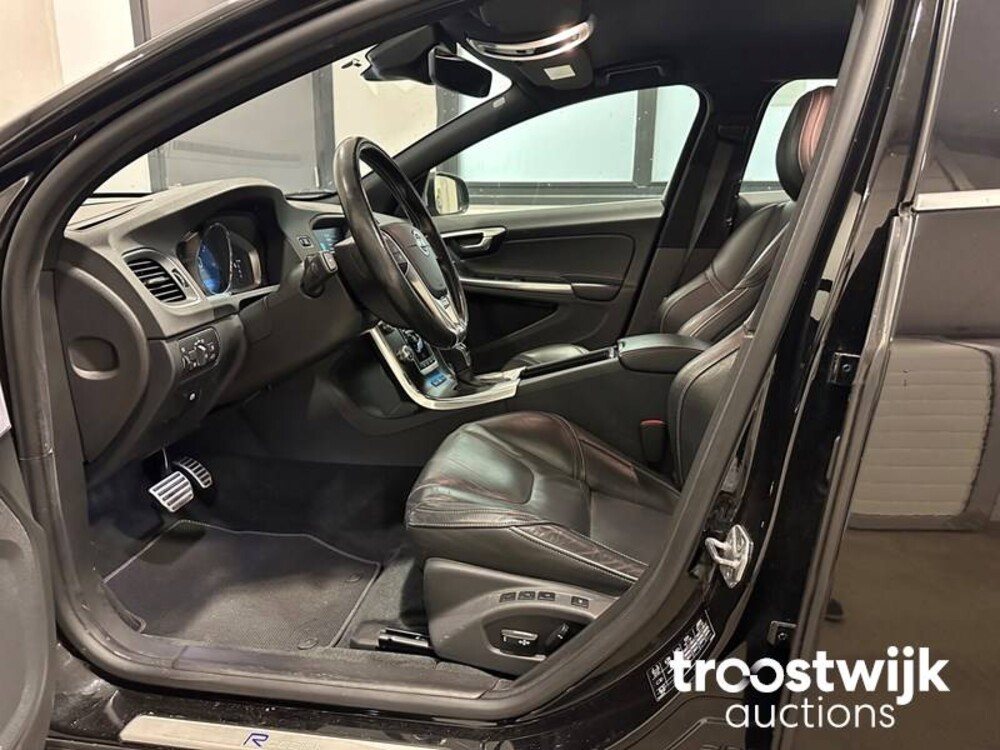 Volvo V60 R-Design 2.4 D6 Twin Engine 220hp 2015 -Orig. NL-, GJ-646-L