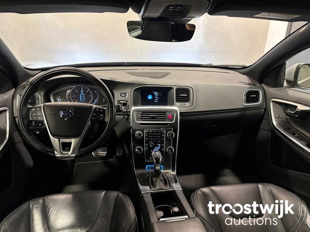 Volvo V60 R-Design 2.4 D6 Twin Engine 220hp 2015 -Orig. NL-, GJ-646-L