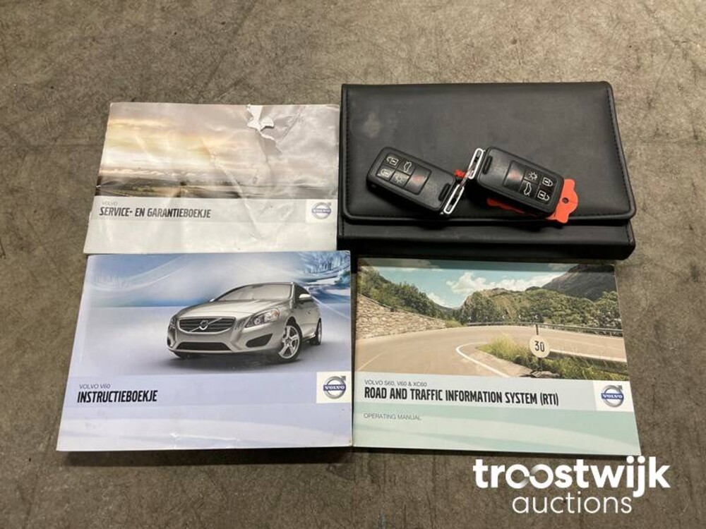 Volvo V60 1.6 T3 Momentum 150pk 2011 -Orig. NL-, 61-RHL-9