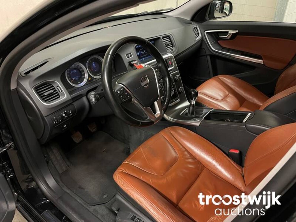 Volvo V60 1.6 T3 Momentum 150pk 2011 -Orig. NL-, 61-RHL-9