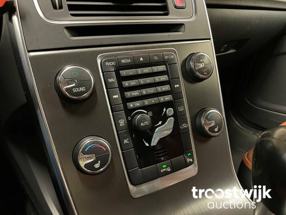 Volvo V60 1.6 T3 Momentum 150pk 2011 -Orig. NL-, 61-RHL-9