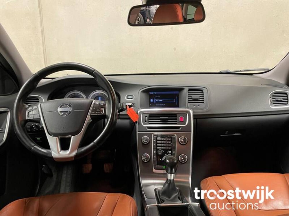 Volvo V60 1.6 T3 Momentum 150pk 2011 -Orig. NL-, 61-RHL-9