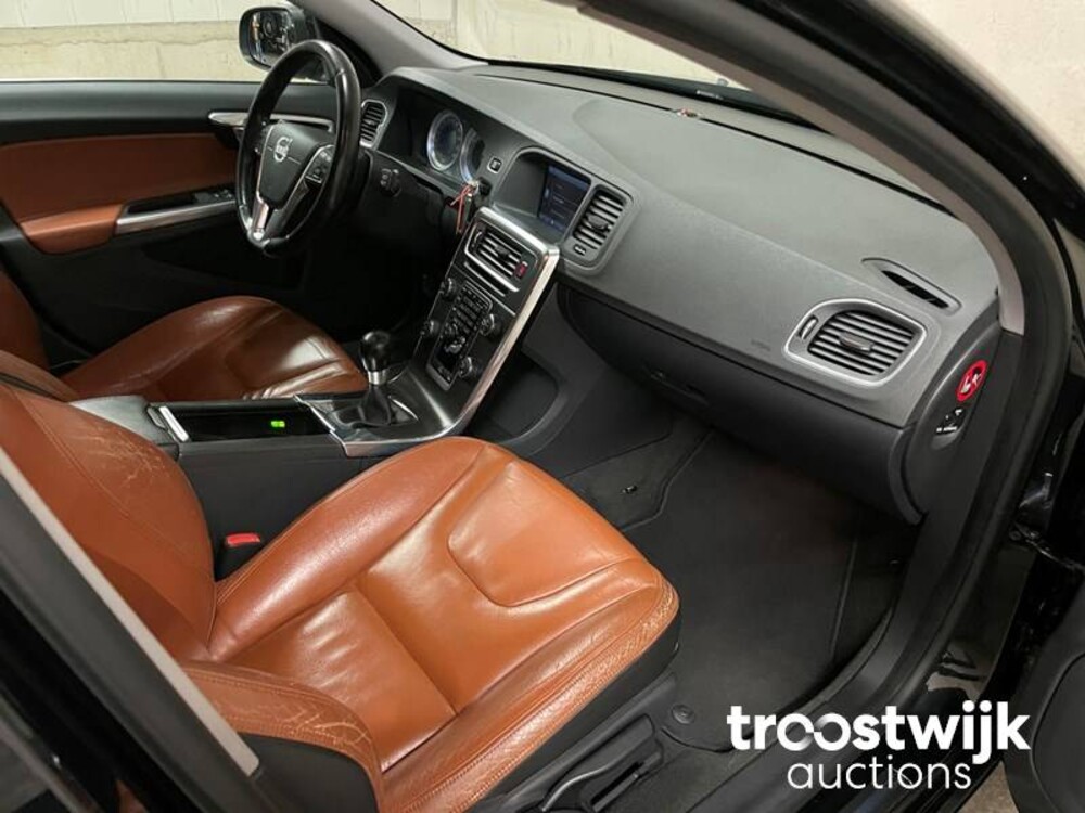 Volvo V60 1.6 T3 Momentum 150pk 2011 -Orig. NL-, 61-RHL-9