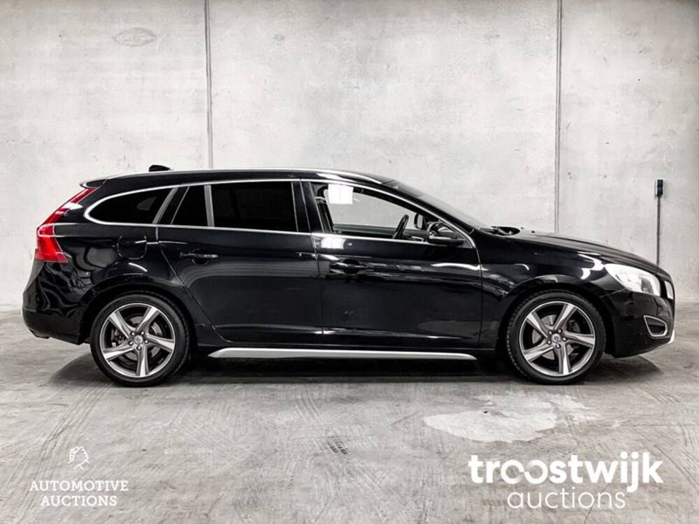 Volvo V60 1.6 T3 Momentum 150pk 2011 -Orig. NL-, 61-RHL-9