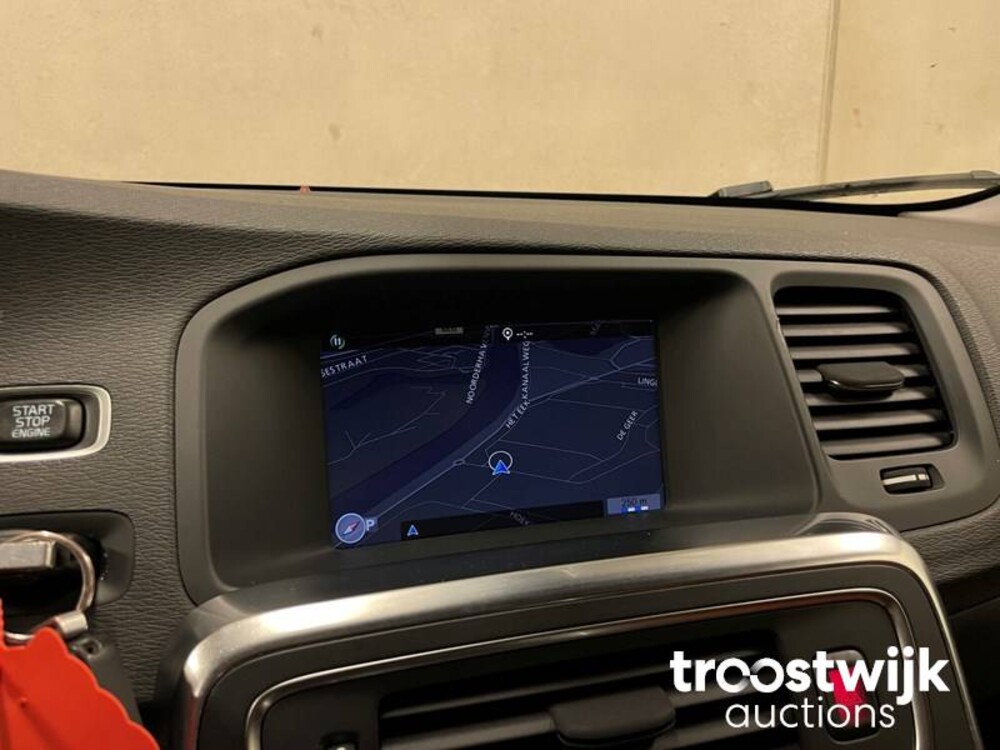 Volvo V60 1.6 T3 Momentum 150pk 2011 -Orig. NL-, 61-RHL-9