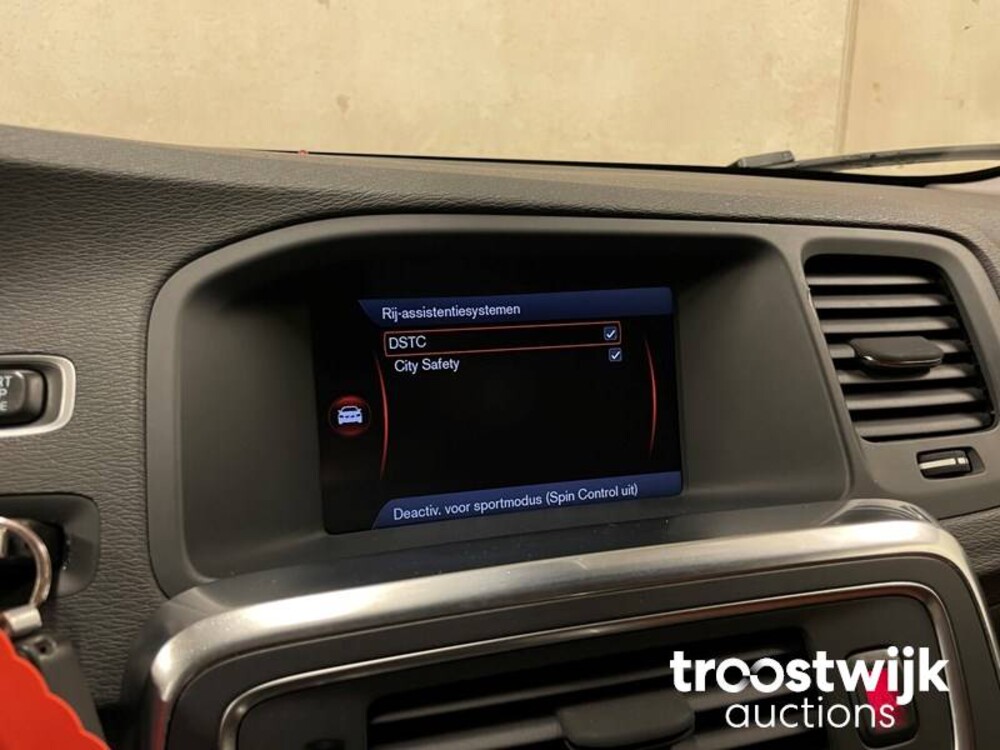 Volvo V60 1.6 T3 Momentum 150pk 2011 -Orig. NL-, 61-RHL-9