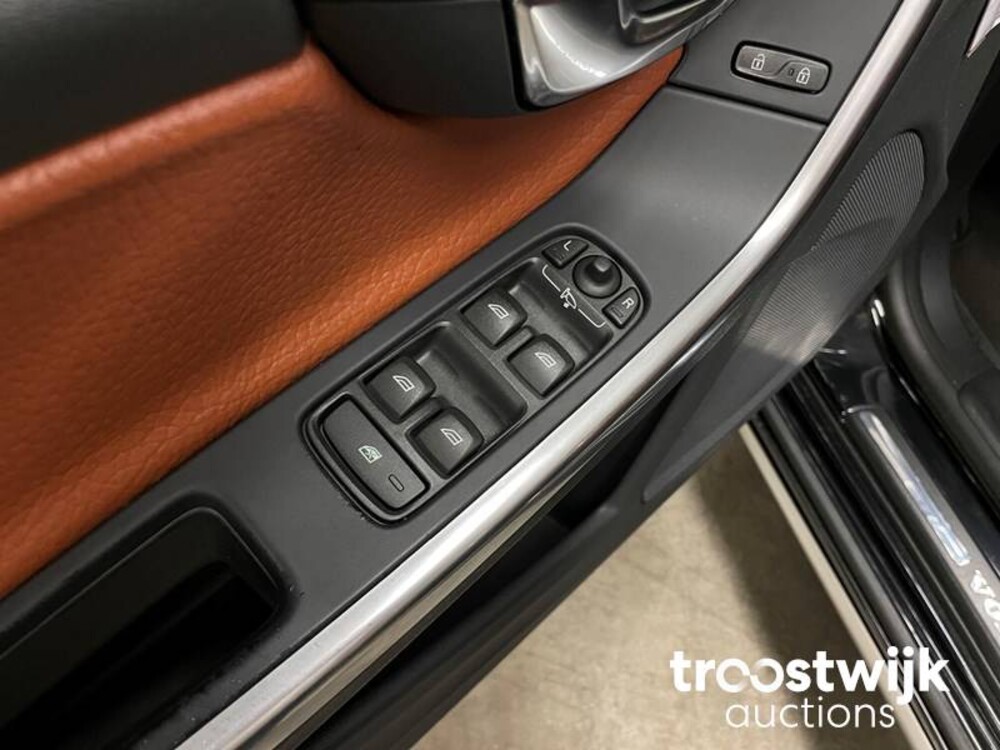 Volvo V60 1.6 T3 Momentum 150pk 2011 -Orig. NL-, 61-RHL-9