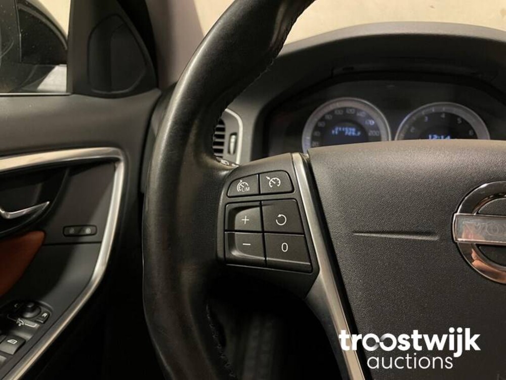Volvo V60 1.6 T3 Momentum 150pk 2011 -Orig. NL-, 61-RHL-9