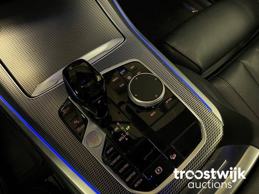 BMW M50d High Executive M50d 400pk 2019, J-024-JS