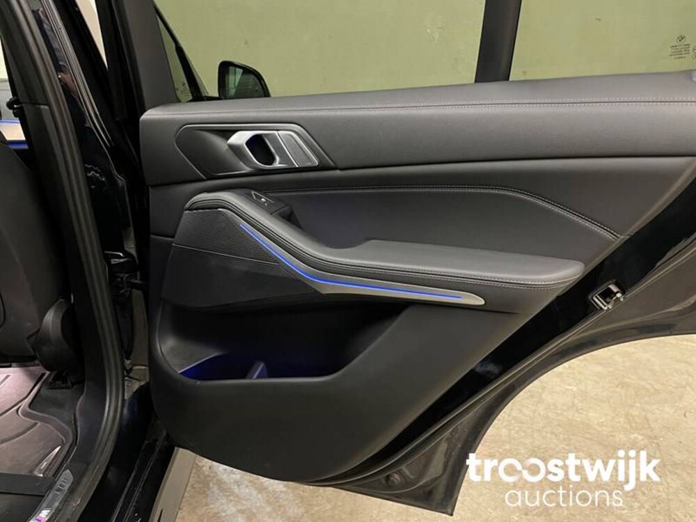 BMW M50d High Executive M50d 400pk 2019, J-024-JS