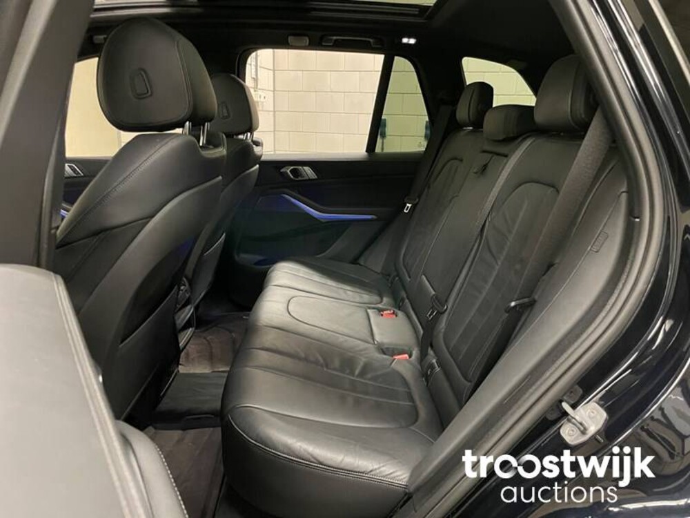 BMW M50d High Executive M50d 400pk 2019, J-024-JS