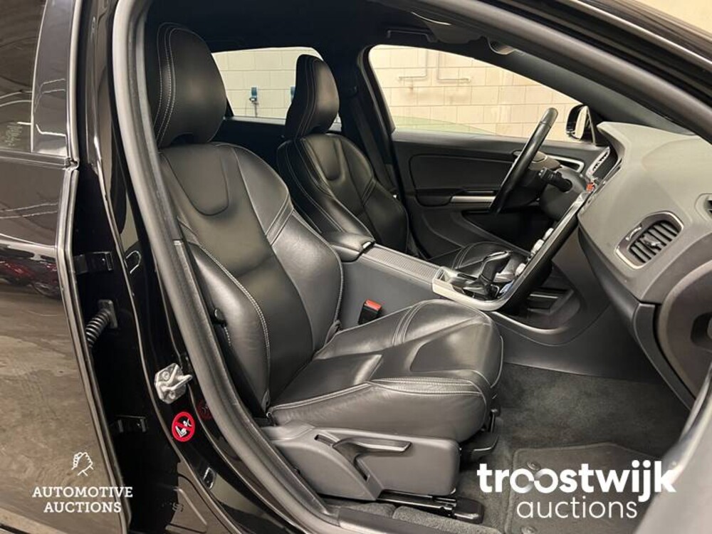 Volvo V60 2.4 D5 Twin Engine Plug-in Hybrid Special Edition 163pk 2016, -Orig. NL-, KZ-683-B