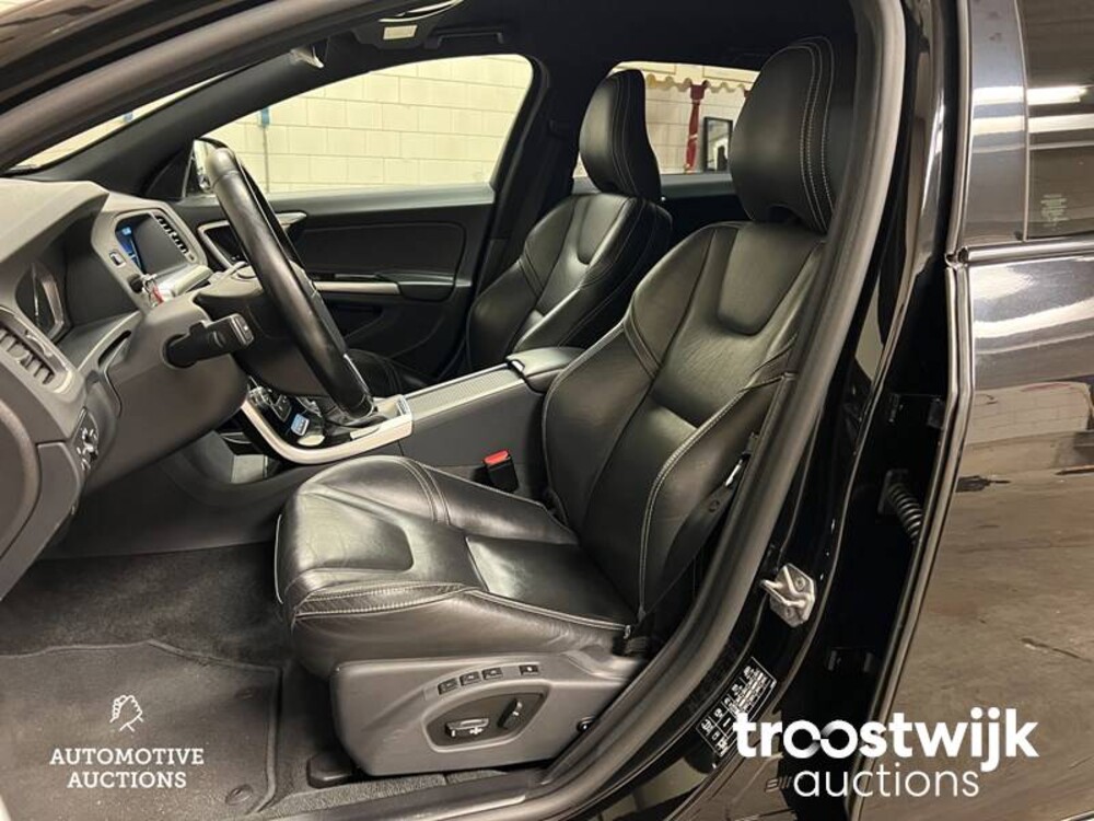 Volvo V60 2.4 D5 Twin Engine Plug-in Hybrid Special Edition 163pk 2016, -Orig. NL-, KZ-683-B