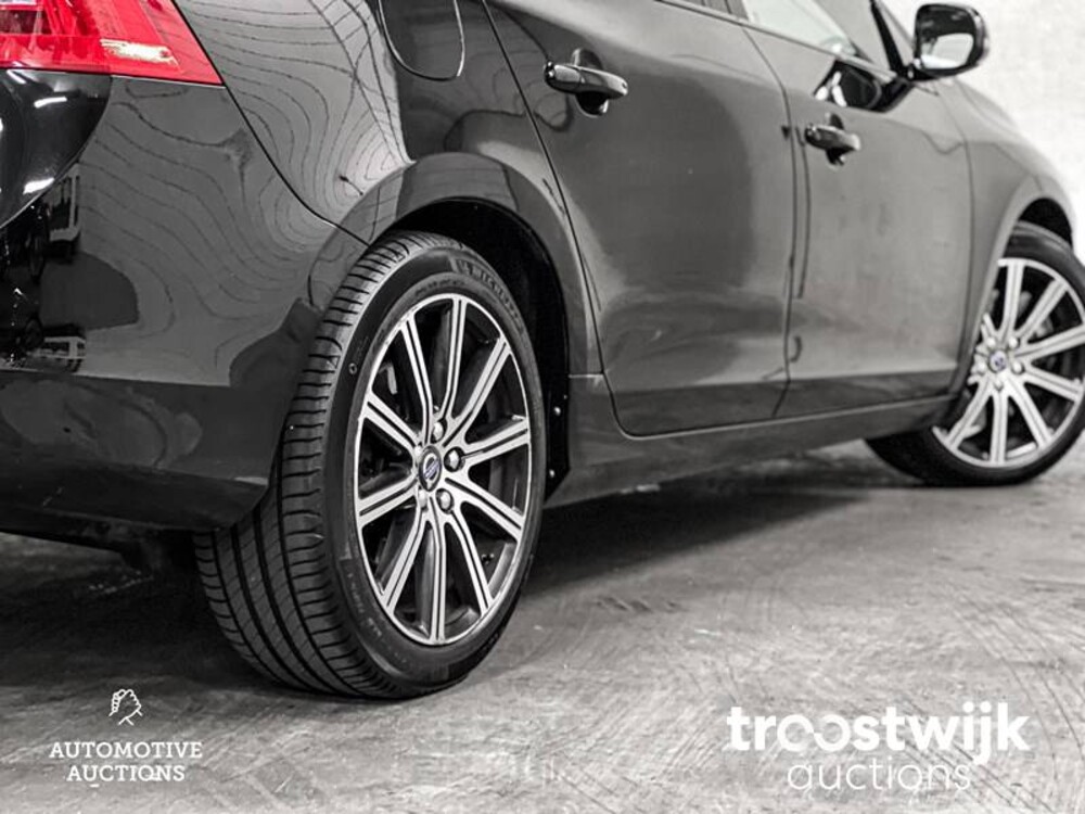 Volvo V60 2.4 D5 Twin Engine Plug-in Hybrid Special Edition 163pk 2016, -Orig. NL-, KZ-683-B