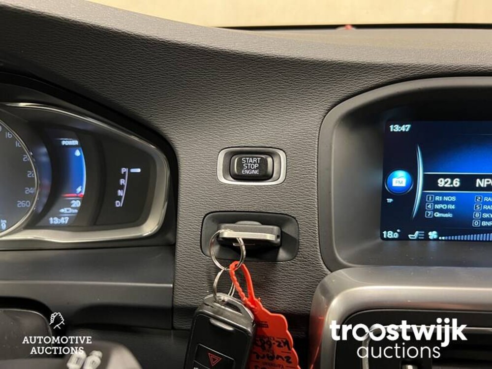 Volvo V60 2.4 D5 Twin Engine Plug-in Hybrid Special Edition 163pk 2016, -Orig. NL-, KZ-683-B