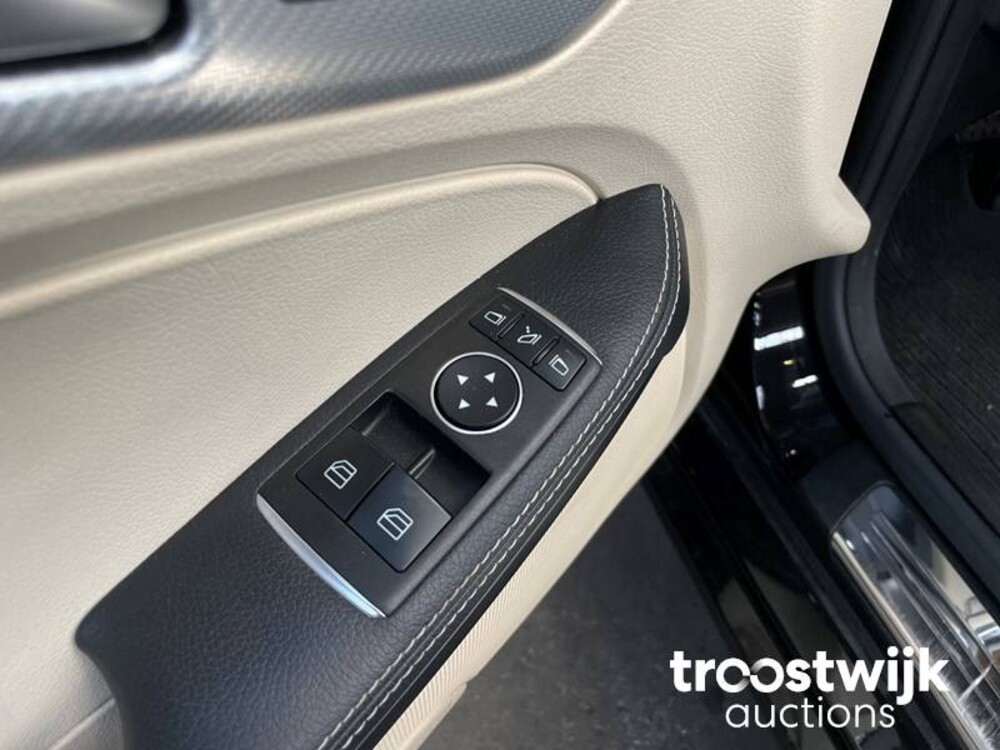 Mercedes-Benz SLC200 RedArt Edition 184hp 2017 Cabriolet SLC-Class, S-472-HT