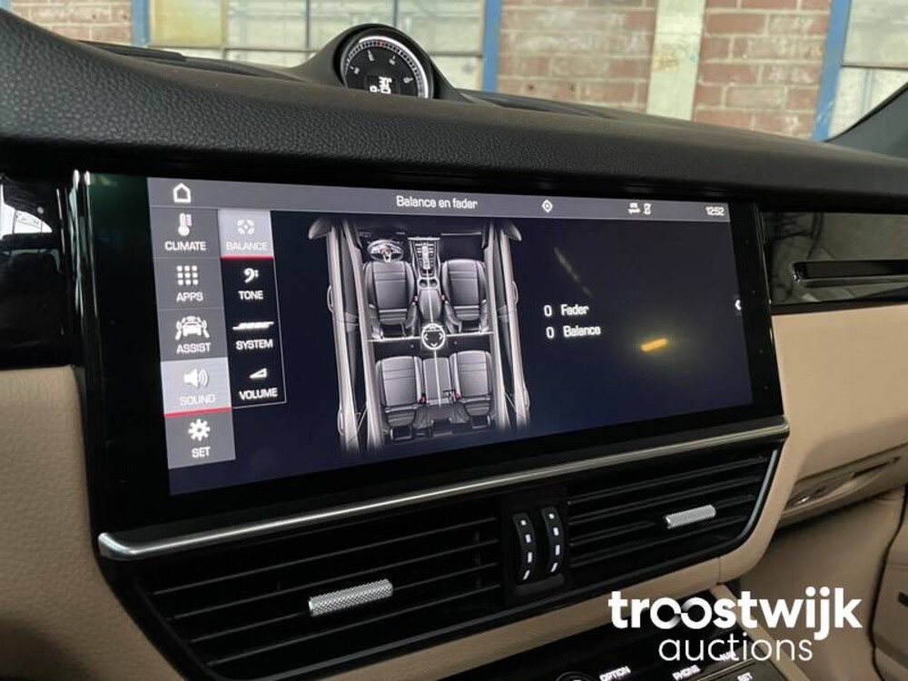 Porsche Cayenne 3.0 V6 340PS 2018 NEU-MODELL -Orig. NL-, ST-296-D