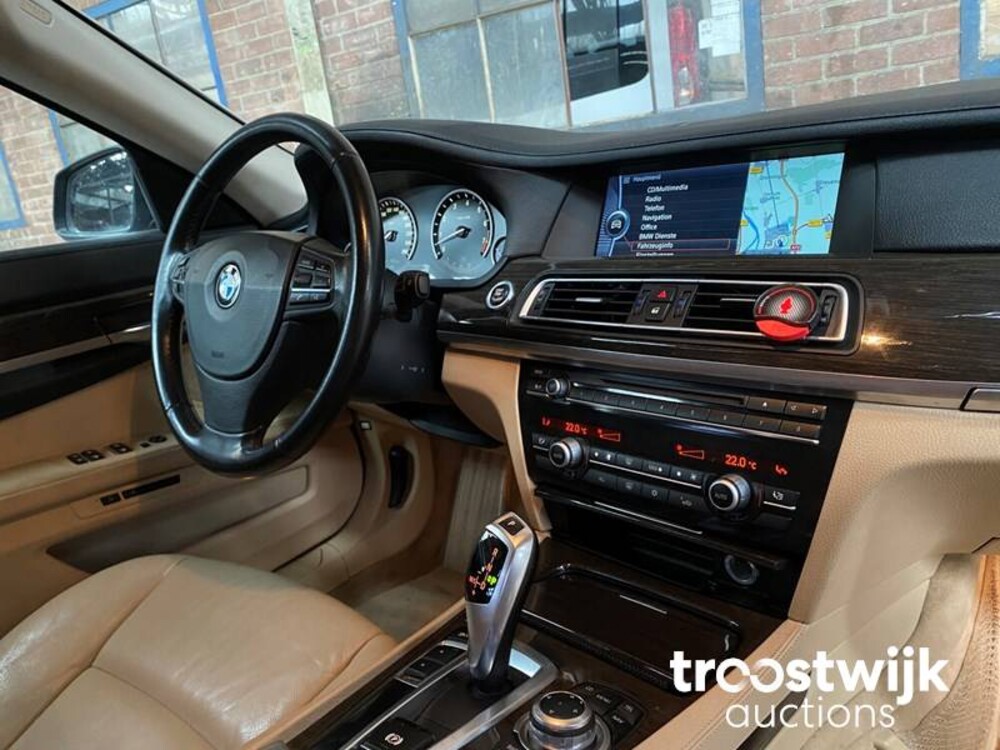 BMW 750 IL Active Hybrid 7er 465PS 2012