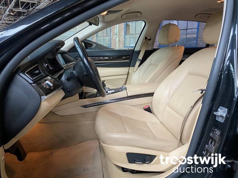 BMW 750 IL Active Hybrid 7er 465PS 2012