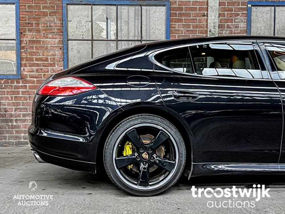 Porsche  Panamera 4S 4.8 V8  401PS 2010
