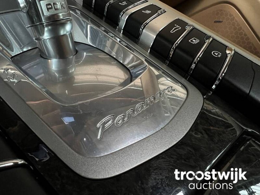 Porsche  Panamera 4S 4.8 V8  401PS 2010