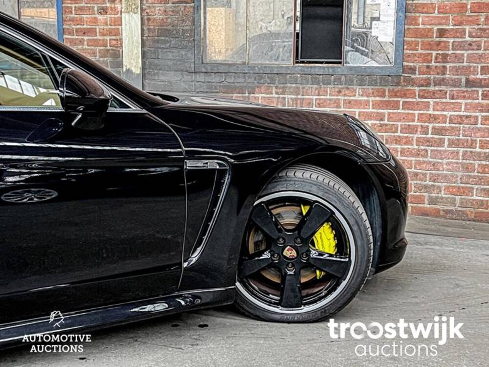 Porsche  Panamera 4S 4.8 V8  401PS 2010