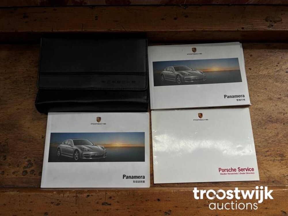 Porsche  Panamera 4S 4.8 V8  401PS 2010
