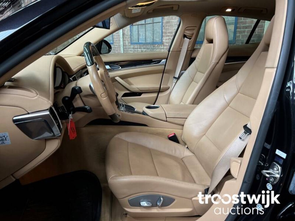Porsche  Panamera 4S 4.8 V8  401PS 2010