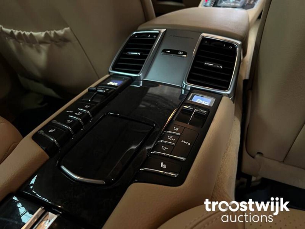 Porsche  Panamera 4S 4.8 V8  401PS 2010