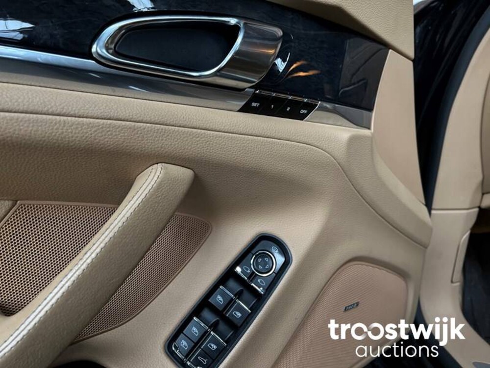 Porsche  Panamera 4S 4.8 V8  401PS 2010