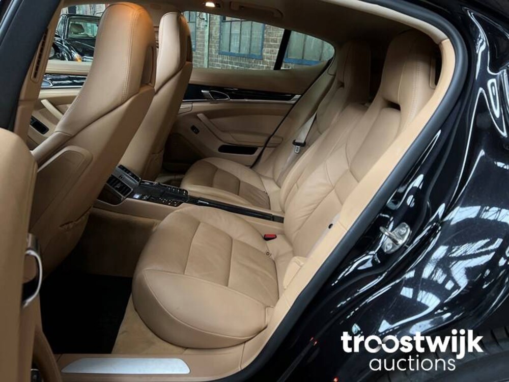 Porsche  Panamera 4S 4.8 V8  401PS 2010