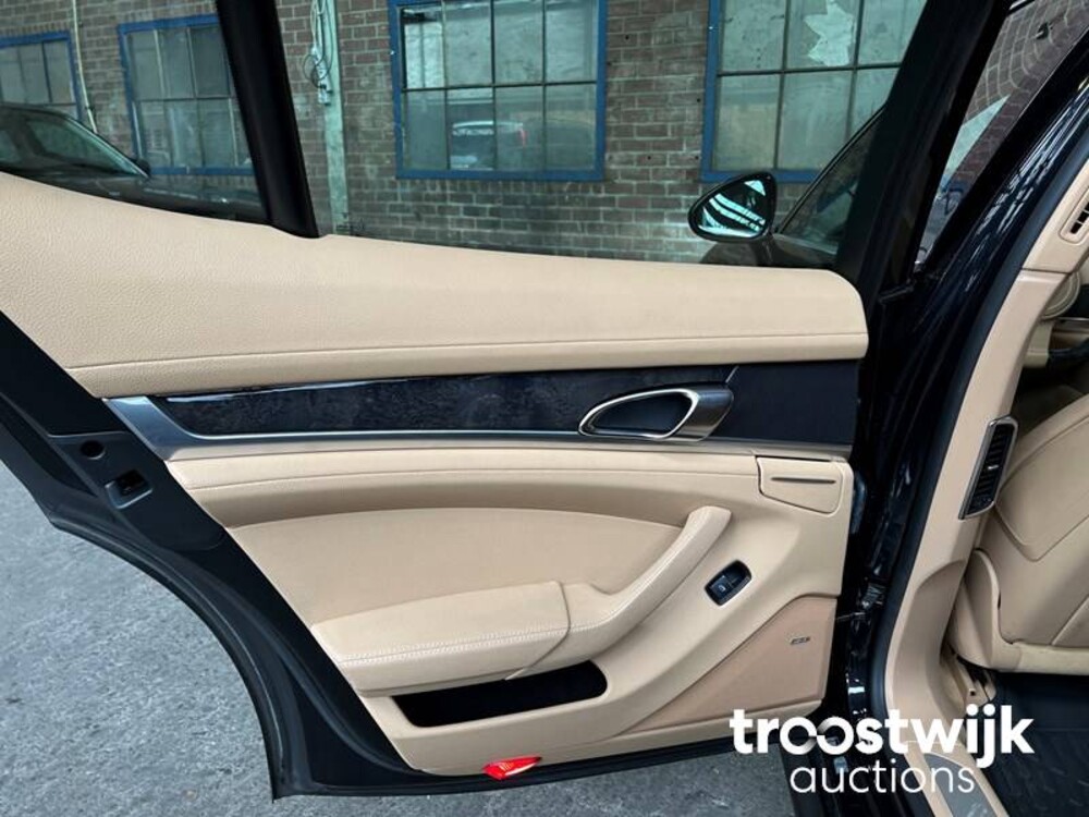 Porsche  Panamera 4S 4.8 V8  401PS 2010