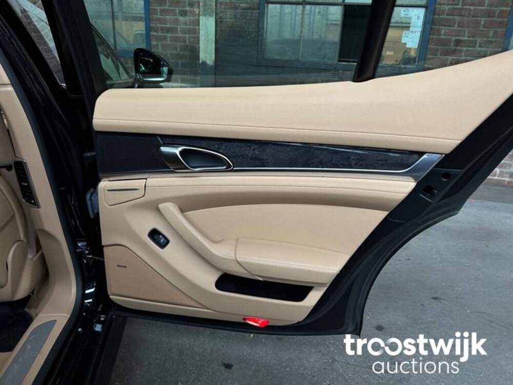 Porsche  Panamera 4S 4.8 V8  401PS 2010