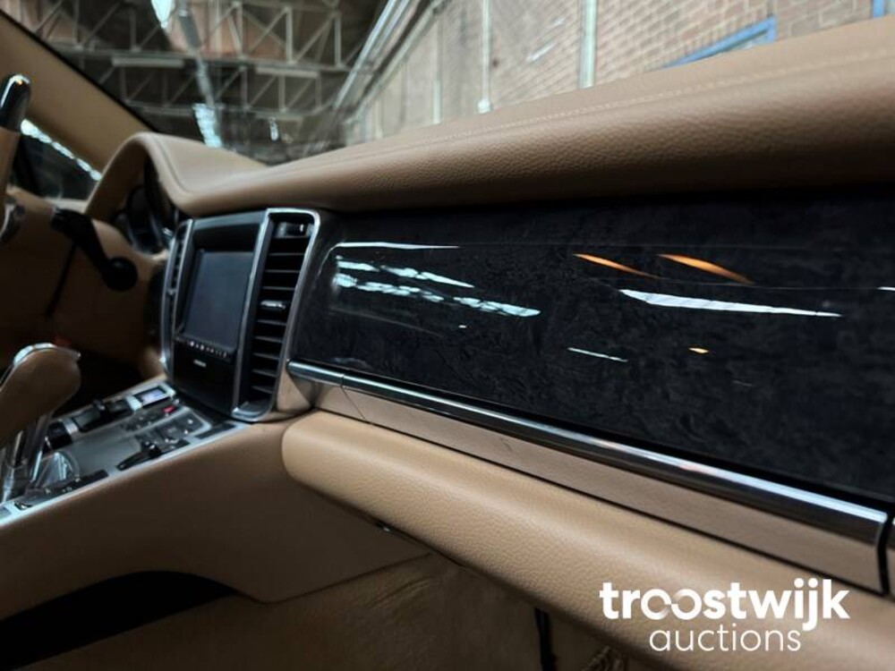 Porsche  Panamera 4S 4.8 V8  401PS 2010